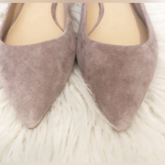 BADGLEY MISCHKA Guardia Suede Cream Shoes with Elegant Design - Picture 2 of 7